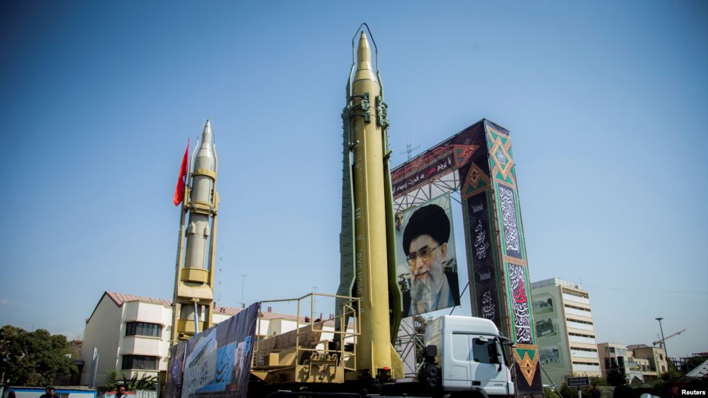 Monumento a la capacidad nuclear Iraní