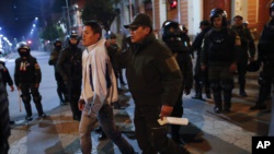 Bolivia: Autoridades patrullan las calles en medio de incertidumbre y caos