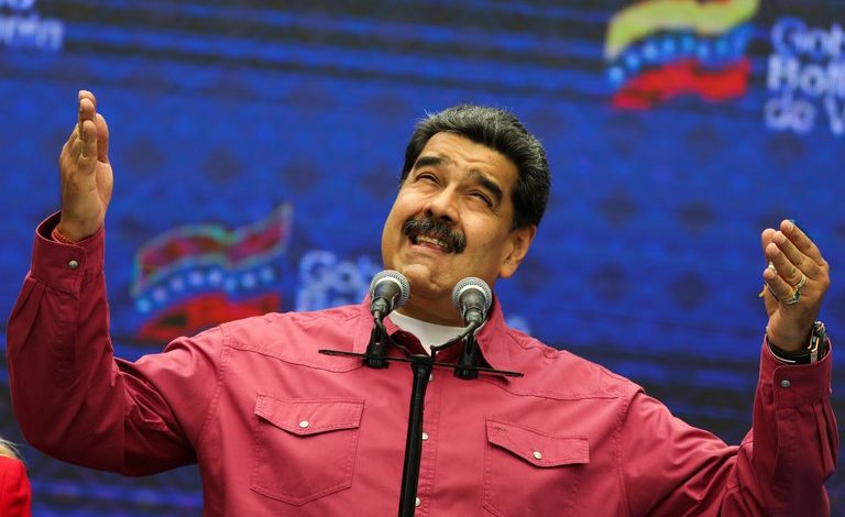 Nicolas Maduro después de votar en las eleccione calificadas como fraudulentas se presenta frente a la prensa
