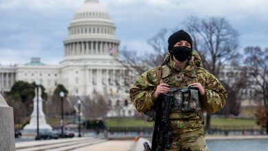 Soldado frente al Capitolio en Washington D.C.